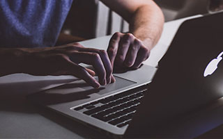 开拓者客场战胜马刺，利拉德独得31分