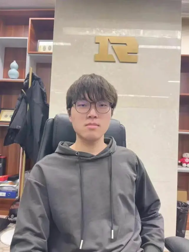 关于赔不了一点，MLXG谈官司败诉：2500W怎么还？RNG要不把我卖了吧！的信息