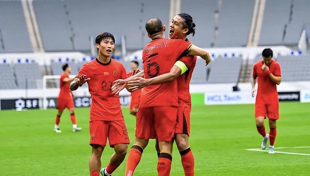 国足1-0复仇香港队，以东亚杯季军收官，香港男足再遭挫败的简单介绍