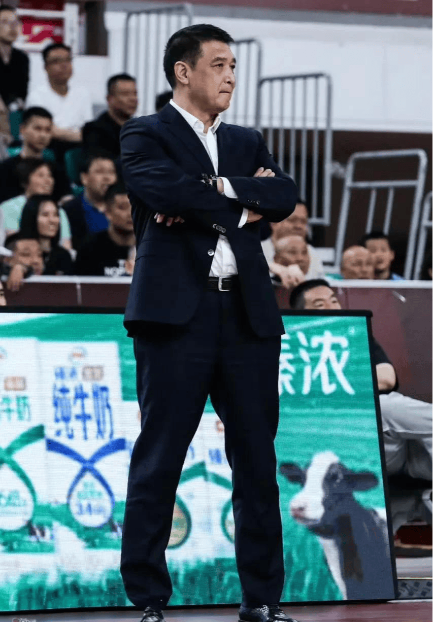 北控官方:闵鹿蕾因个人原因辞职聘请张庆鹏担任主教练